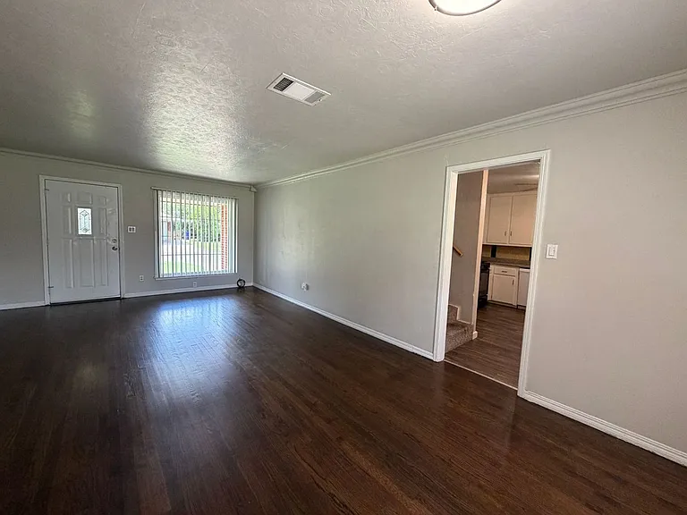 221 E Kerr Dr — Photo 5