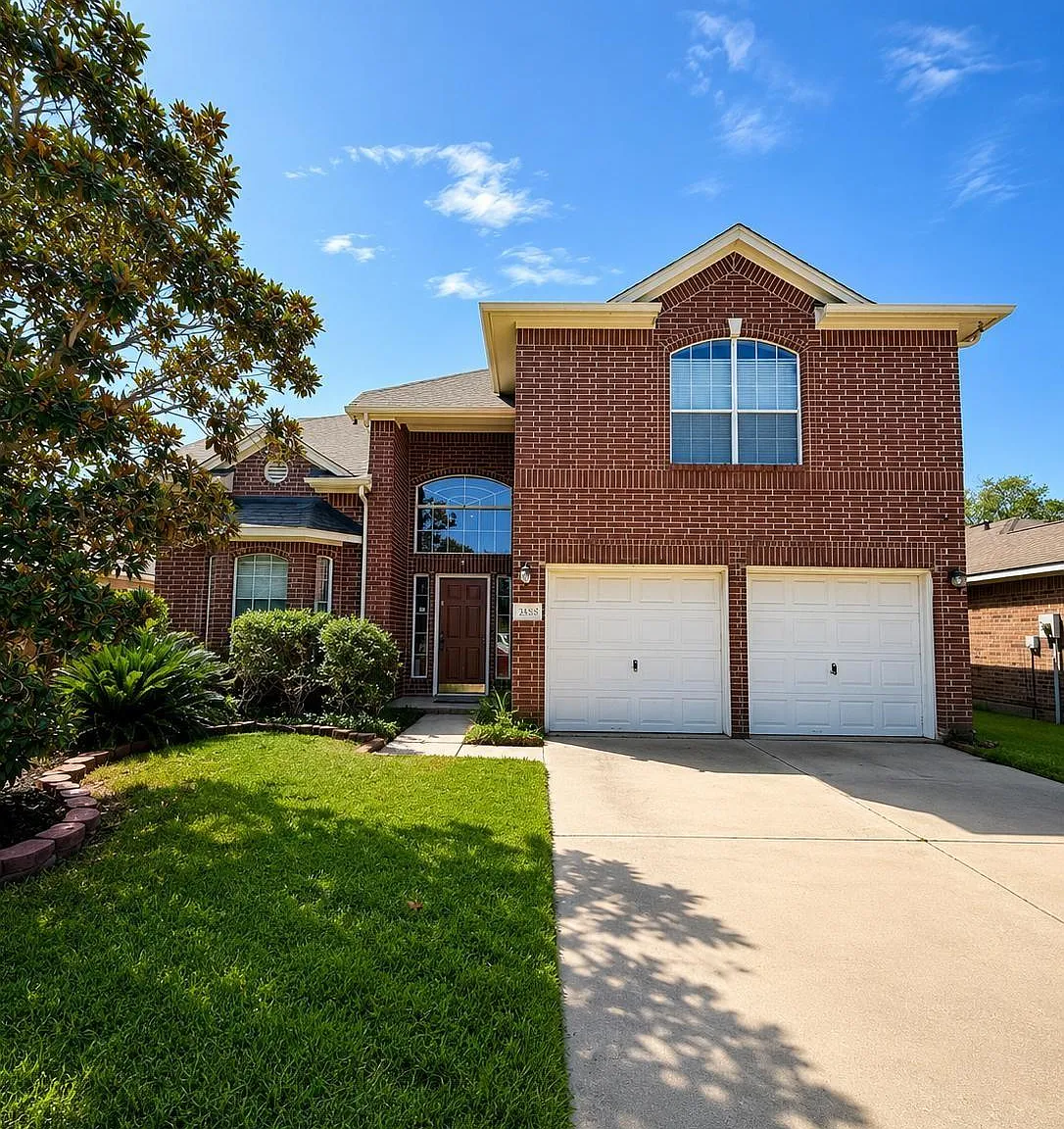 3 bed, 2.5 bath, 2202 sqft, $2,100 — Photo 1