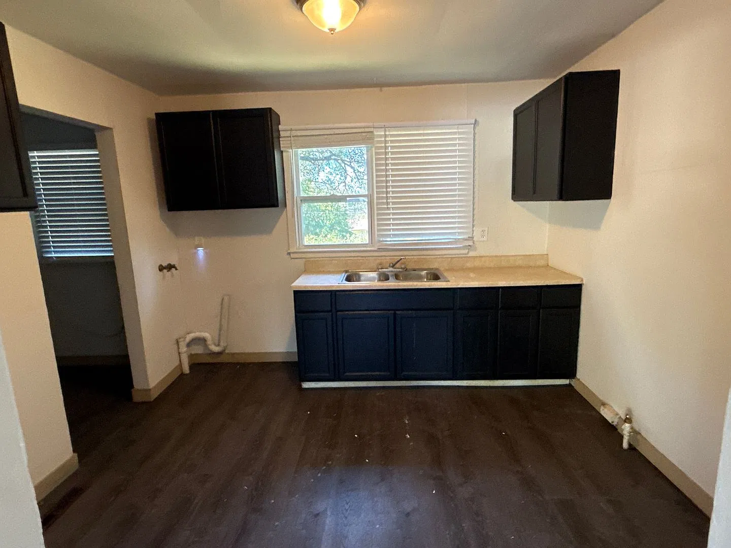 3 bed 1 Bath Huge backyard — Photo 3