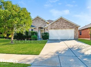 8828 Yosemite Trl, Aubrey, TX 76227