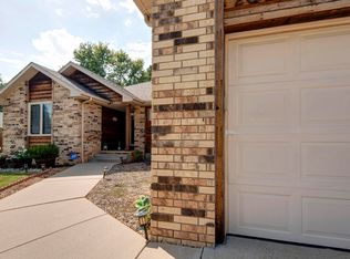 2063 S Glenn Ave, Springfield, MO 65807