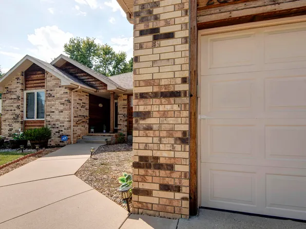 2063 S Glenn Avenue, Springfield, MO 65807