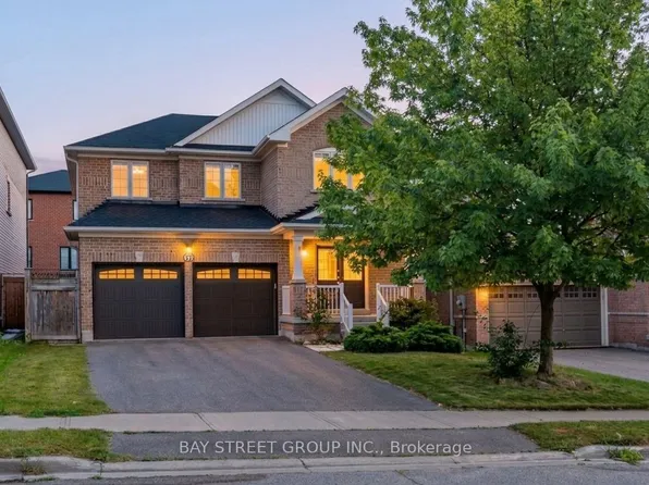 37 Mynden Way, Newmarket, ON L3X 3A7