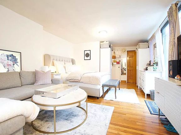 5th image of 67 W 73rd St APT 4C