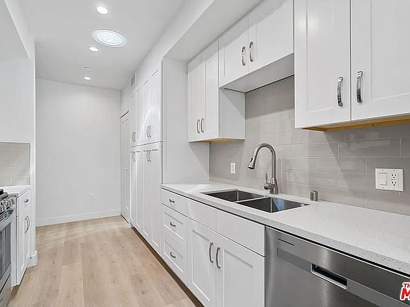 5th image of 2336 Westwood Blvd #208