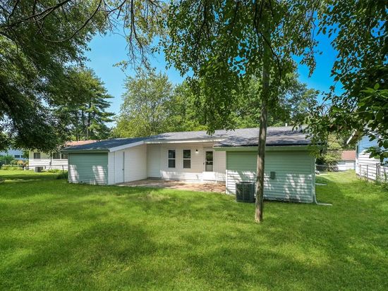 6808 Saint Olaf Dr, Saint Louis, MO 63134