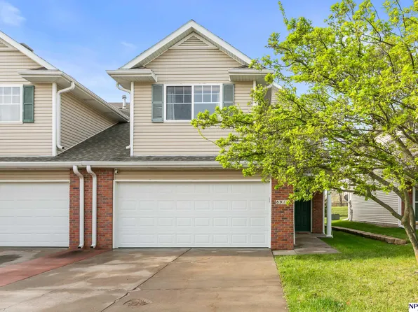 8919 Venice Ln, Lincoln, NE 68526