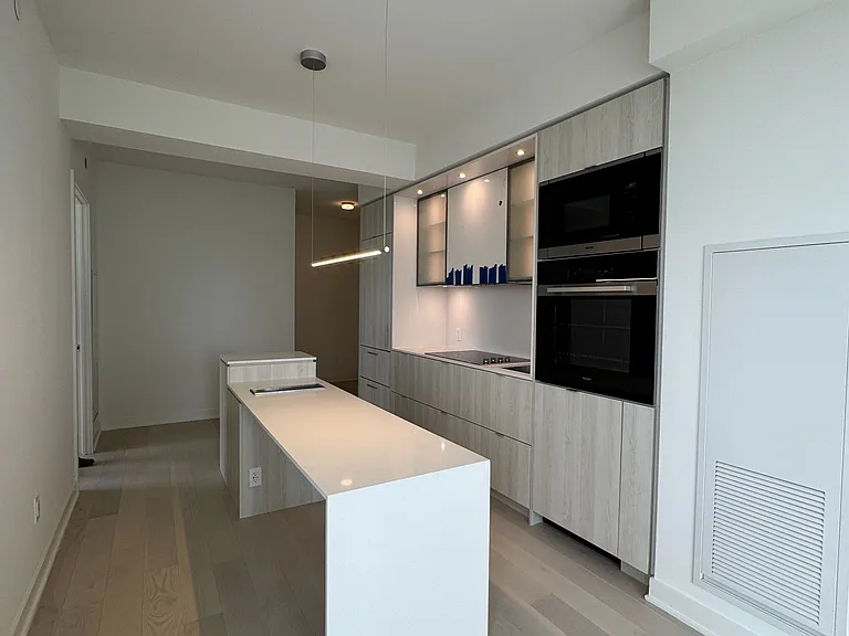 11 Yorkville Ave #2212 — Photo 9