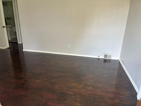 3rd image of 2733 Race St