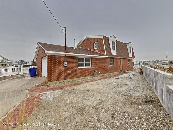 5th image of 42 Bay Point Dr
