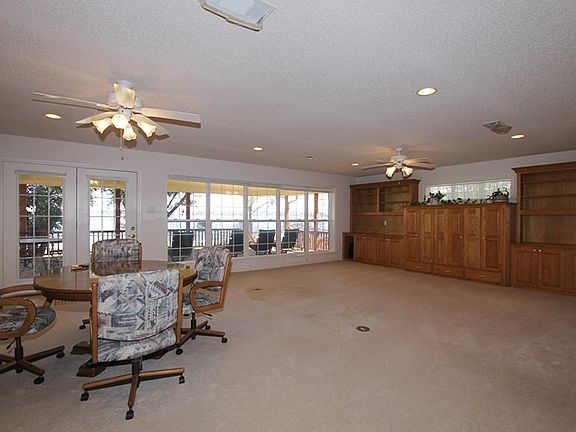 3rd image of 1048 Welch Ln