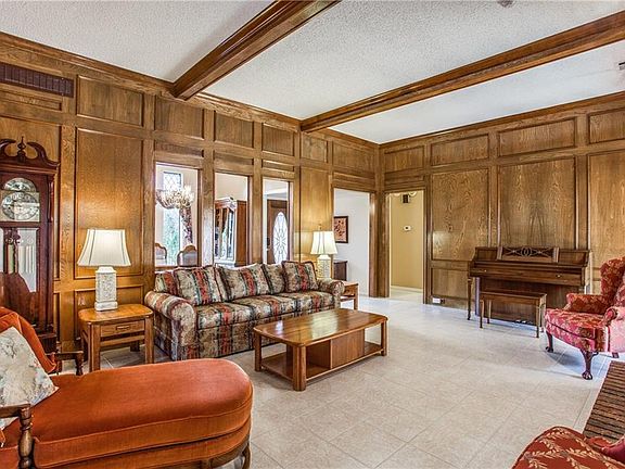 5th image of 3306 Greenview Dr