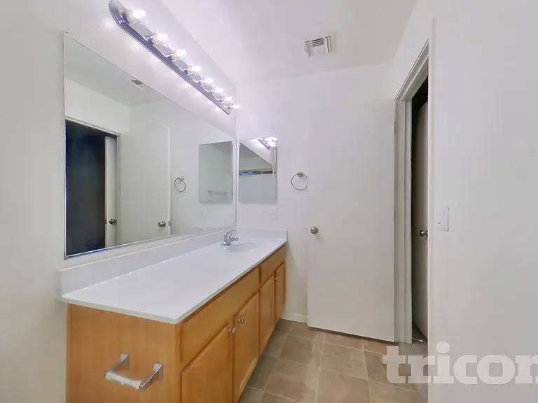 12510 W Scotts Dr — Photo 9