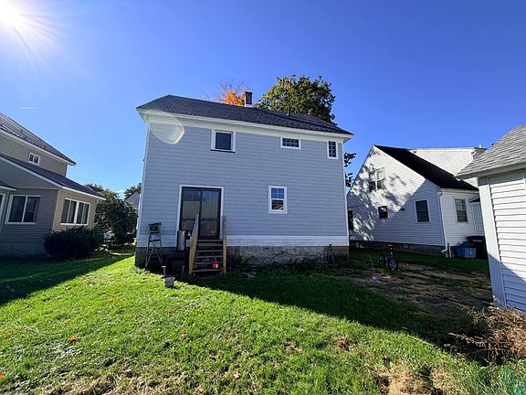 3rd image of 27 E Wayne St