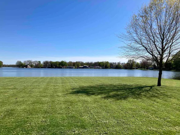 2111 Bluewater Dr, Warsaw, IN 46580