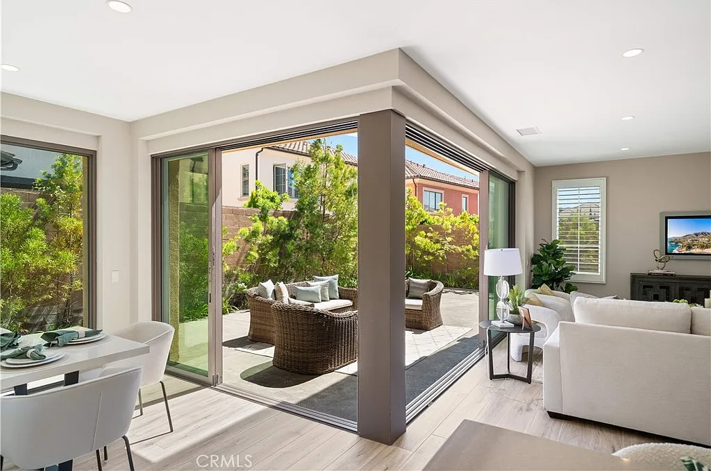 3 bed, 2.5 bath, 2087 sqft, $6,199 — Photo 4