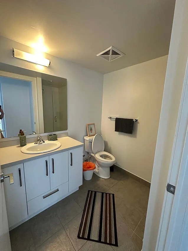 Flex Room - York St & Bremner Blvd — Photo 3