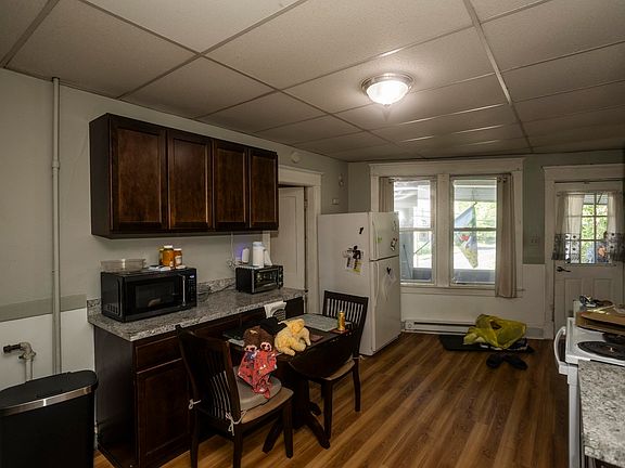 5th image of 583 Chicopee St