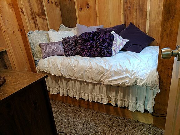 Twin bonus room for guest.