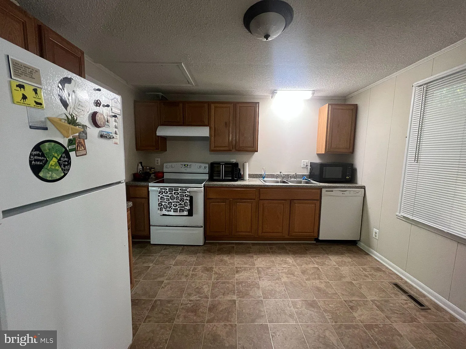 3 bed, 2.5 bath, 1320 sqft, $1,900 — Photo 4