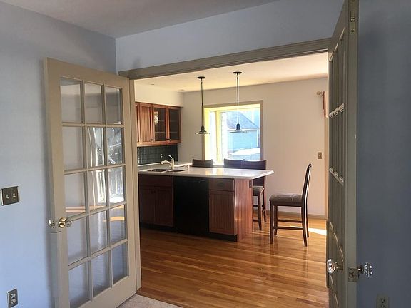 3rd image of 14 Brookdale Cir