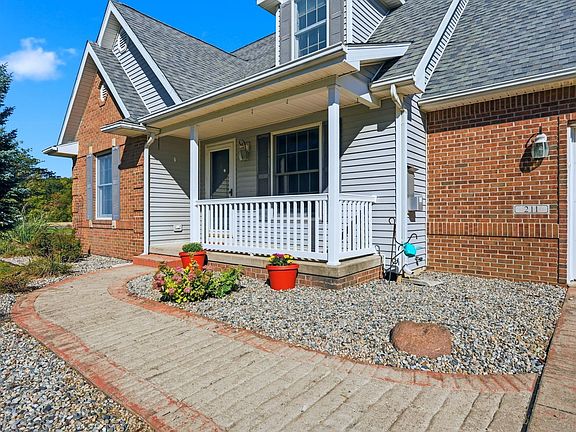 3rd image of 211 Vanmalson Dr