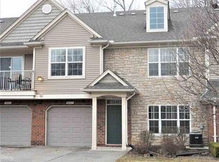 49217 E Woods Dr, Shelby Township, MI 48317