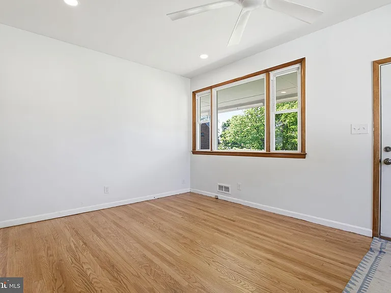 2301 Bayside Dr — Photo 14