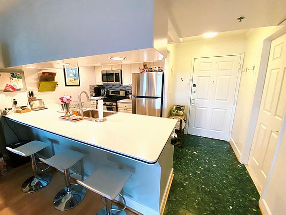 4th image of 1276 N Wayne St APT 1017