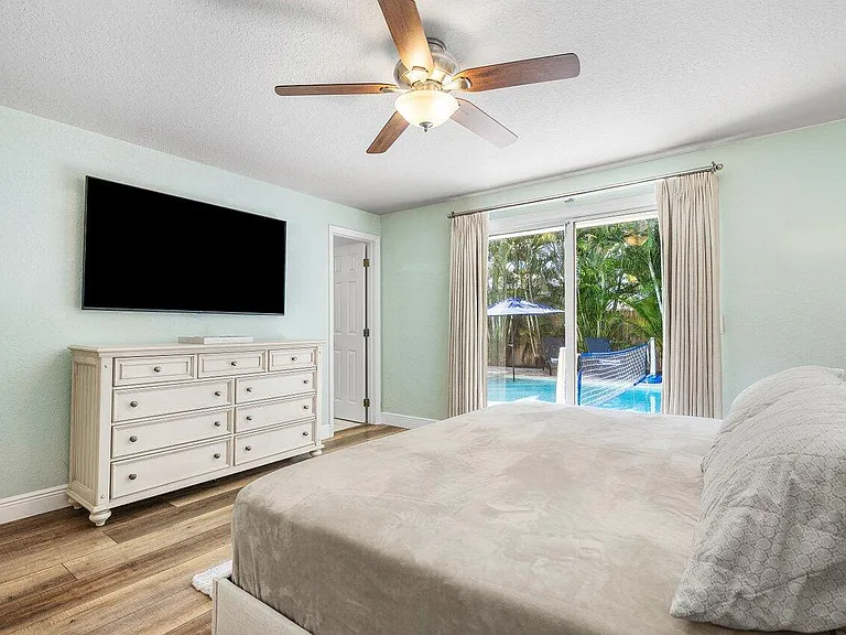671 Lindell Blvd — Photo 30