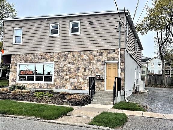 2nd image of 44 Westmoreland St #2