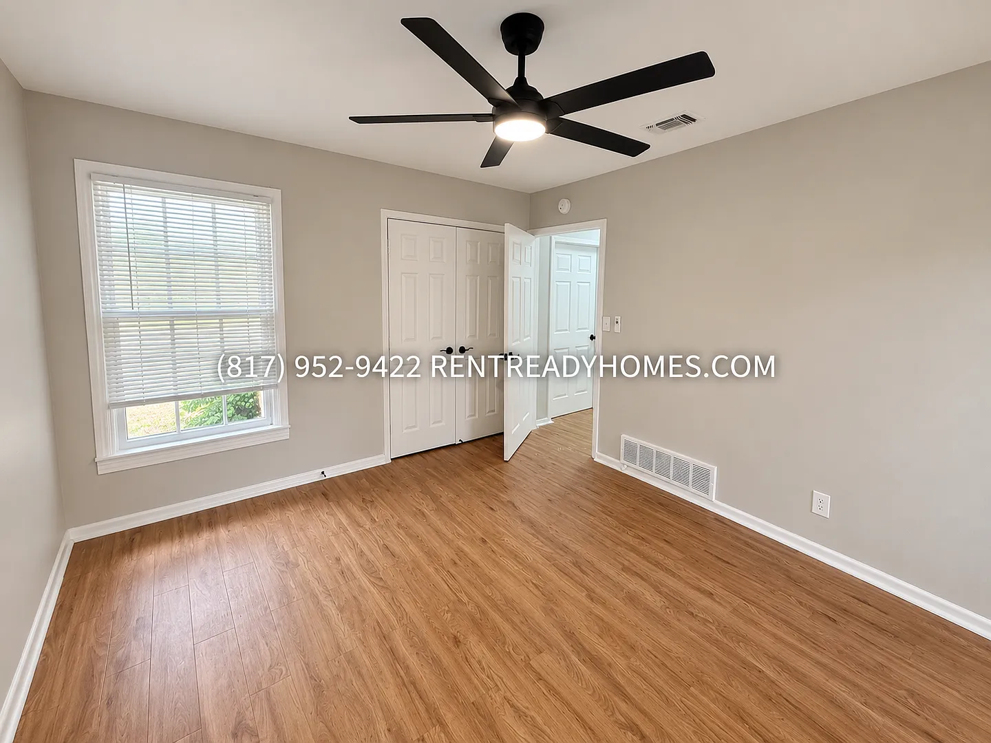 4805 Bratcher St - 3 Bedroom Home With Fenced Backyard In Fort Worth — Photo 4