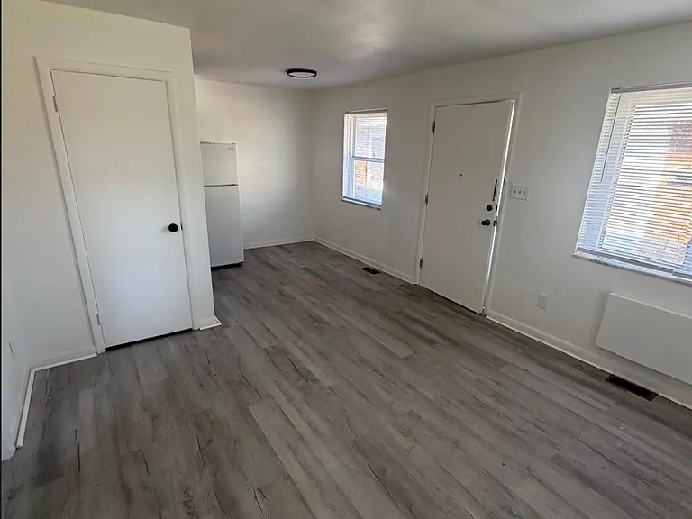 623 Troy St #A — Photo 5