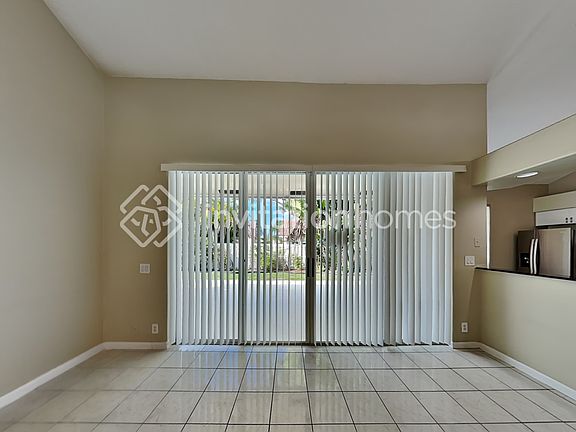 4th image of 1085 Spyglass