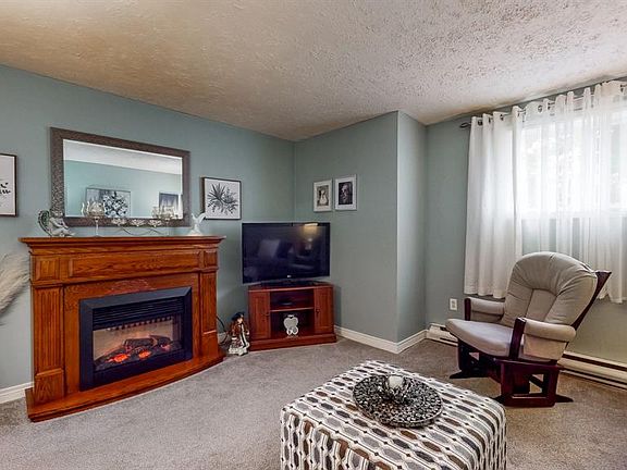 4th image of 28 Swansborough Heights
