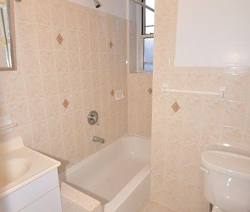 4th image of 4129 46th St #6D