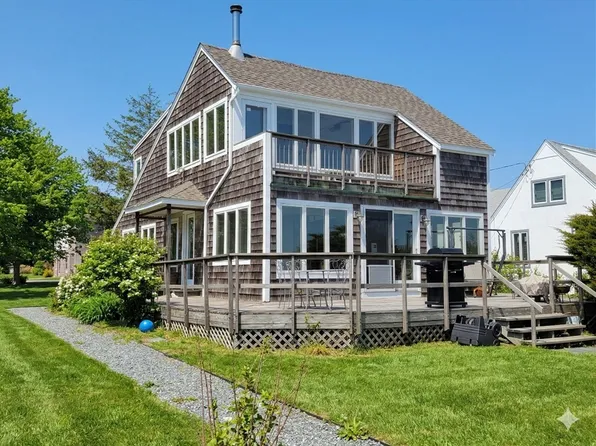 3 Hardy Ln, Essex, MA 01929