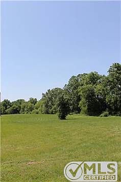 3rd image of 604 Hidden Acres Dr