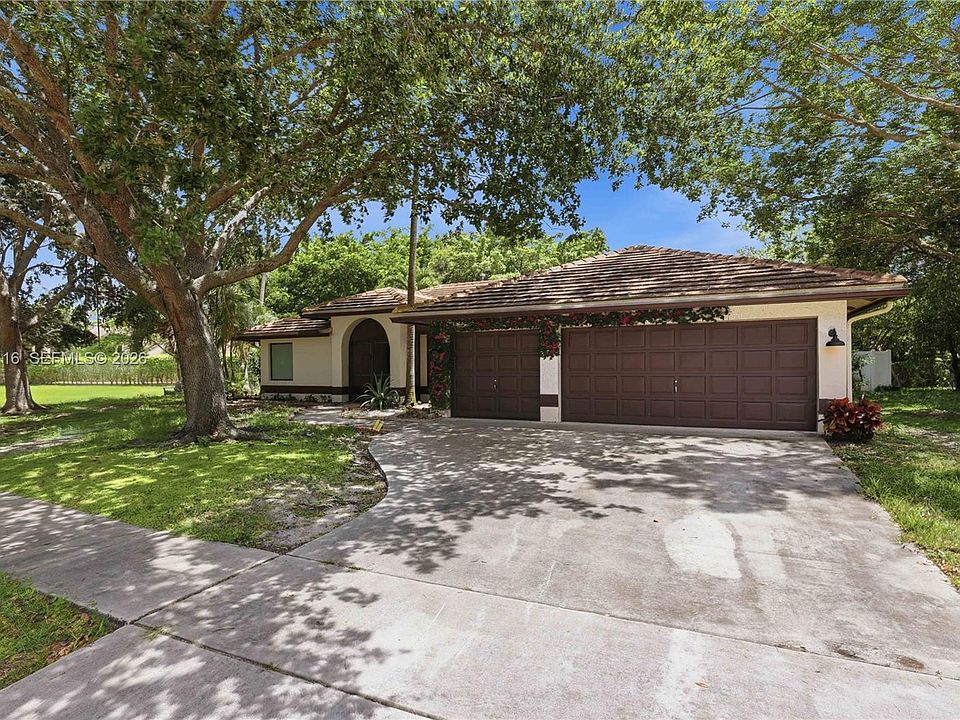 1st image of 10821 Paso Fino Dr
