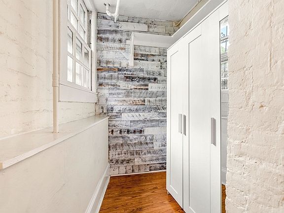 5th image of 112 Pinckney St APT 4