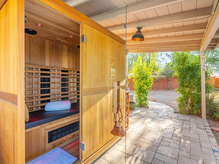 372 W Amoroso Dr — Photo 120