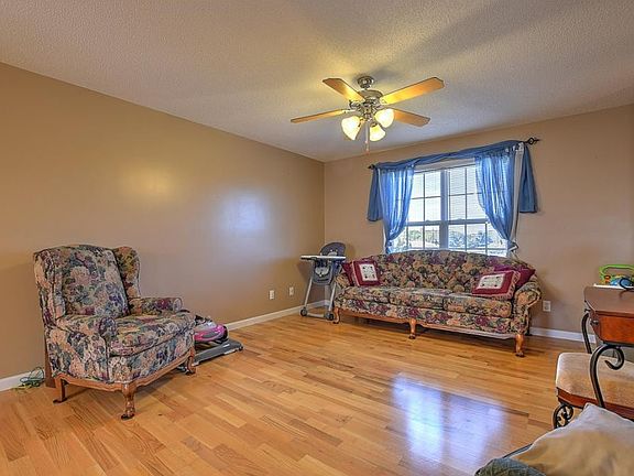 3rd image of 133 Townsend Rd