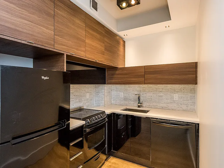 74 Maujer St #2G — Photo 8