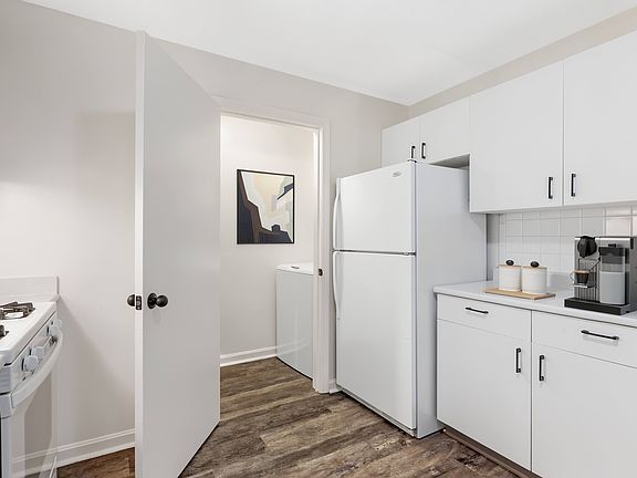 4th image of 100 Charlestown Meadows Dr #324