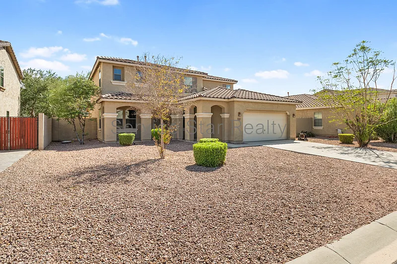 4 bed, 3.0 bath, 2432 sqft, $2,949 — Photo 2
