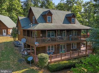 856 Lamplight Rd, Inwood, WV 25428