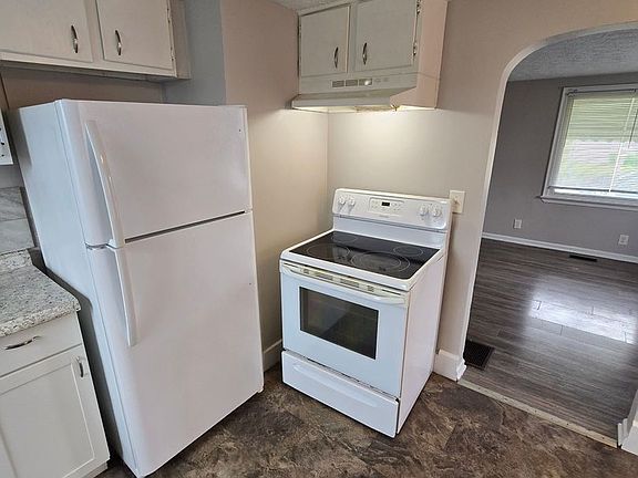 2nd image of 584 N Champion Ave