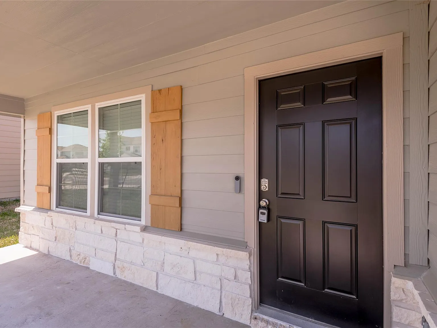 4 bed, 2.0 bath, 1624 sqft, $1,900 — Photo 3