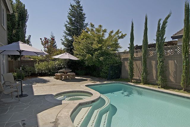 Pool, spa, flagstone patio
