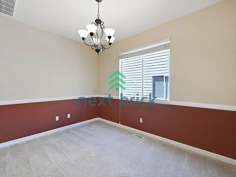 323 Graham Ave NE — Photo 10